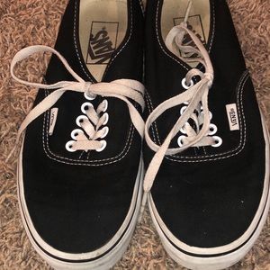 Black Vans - hardly worn 🖤